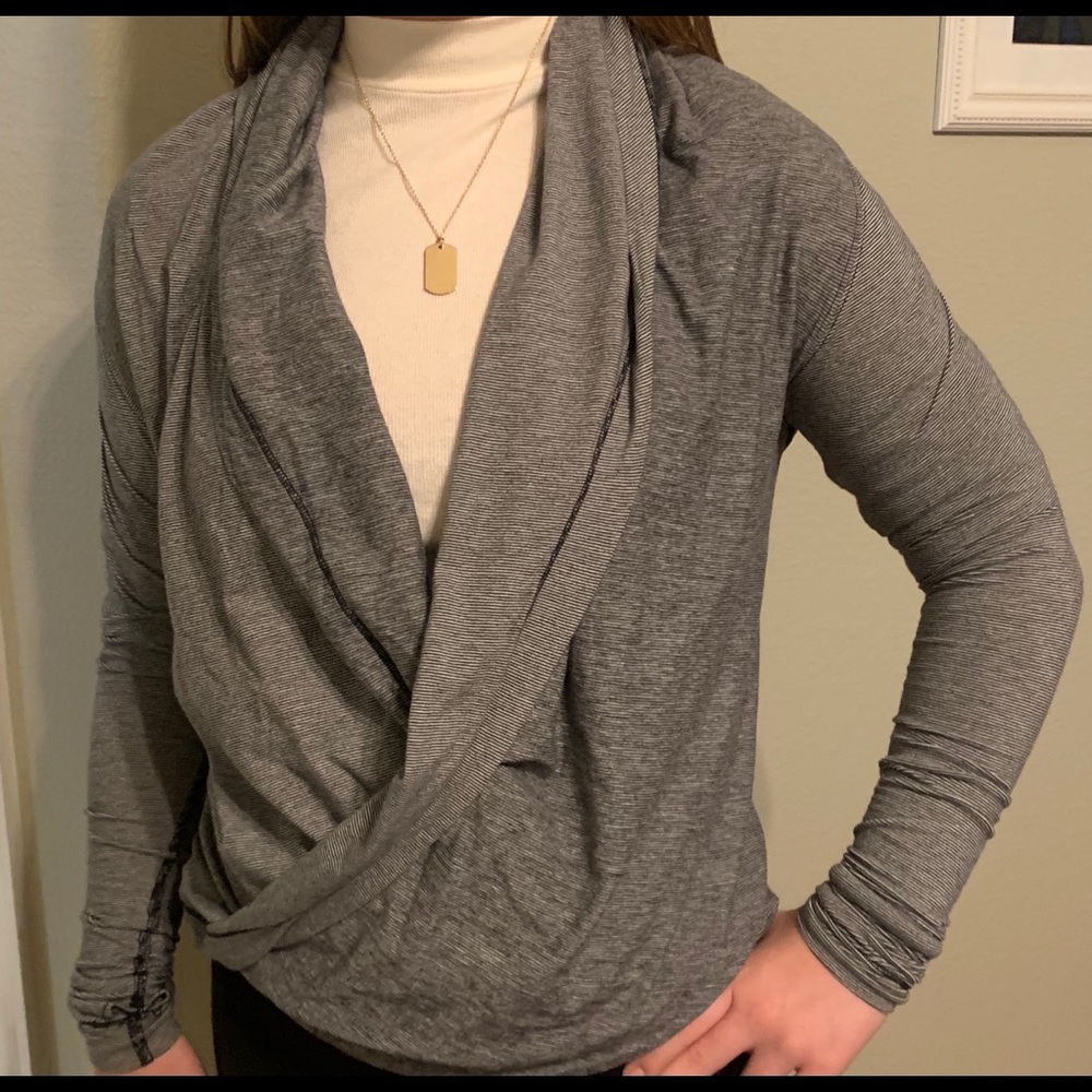 Lululemon twist top